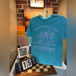 Vtg Jawa's Junk Yard" Star Wars graphic t-shirt.